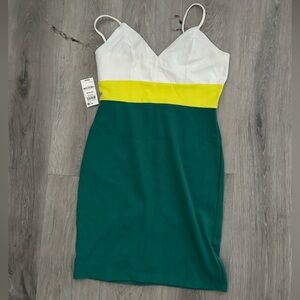 Green and White Dress with Yellow Accent Bar III New Size M